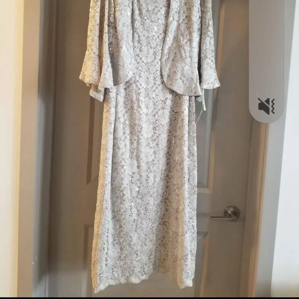 Dress - Picture 3 of 5